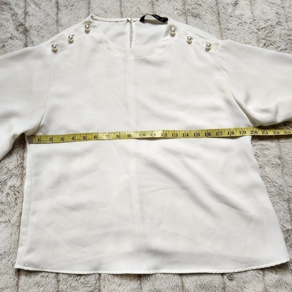 Blouse Bell sleeves Scoop neckline Pearl buttons white color Size M ZARA - Picture 11 of 14